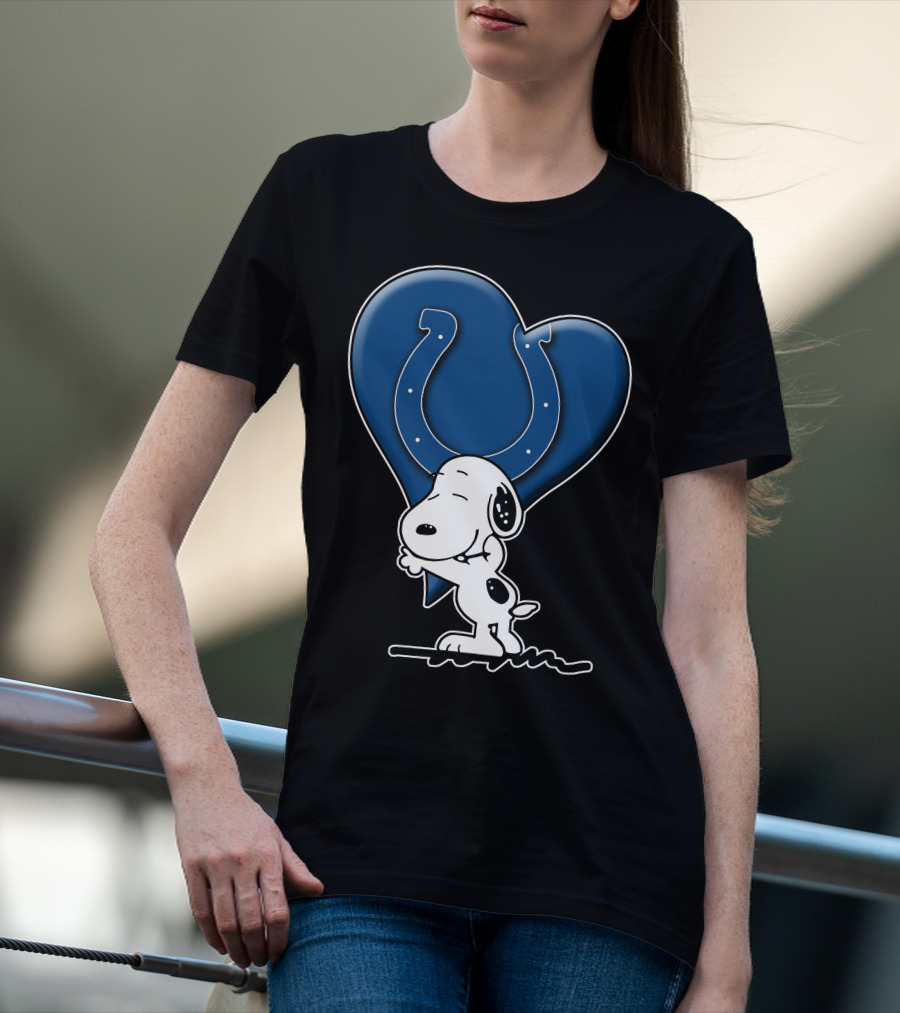 Snoopy Hugging Colts Horseshoe Heart Indianapolis Colts Snp T-Shirt