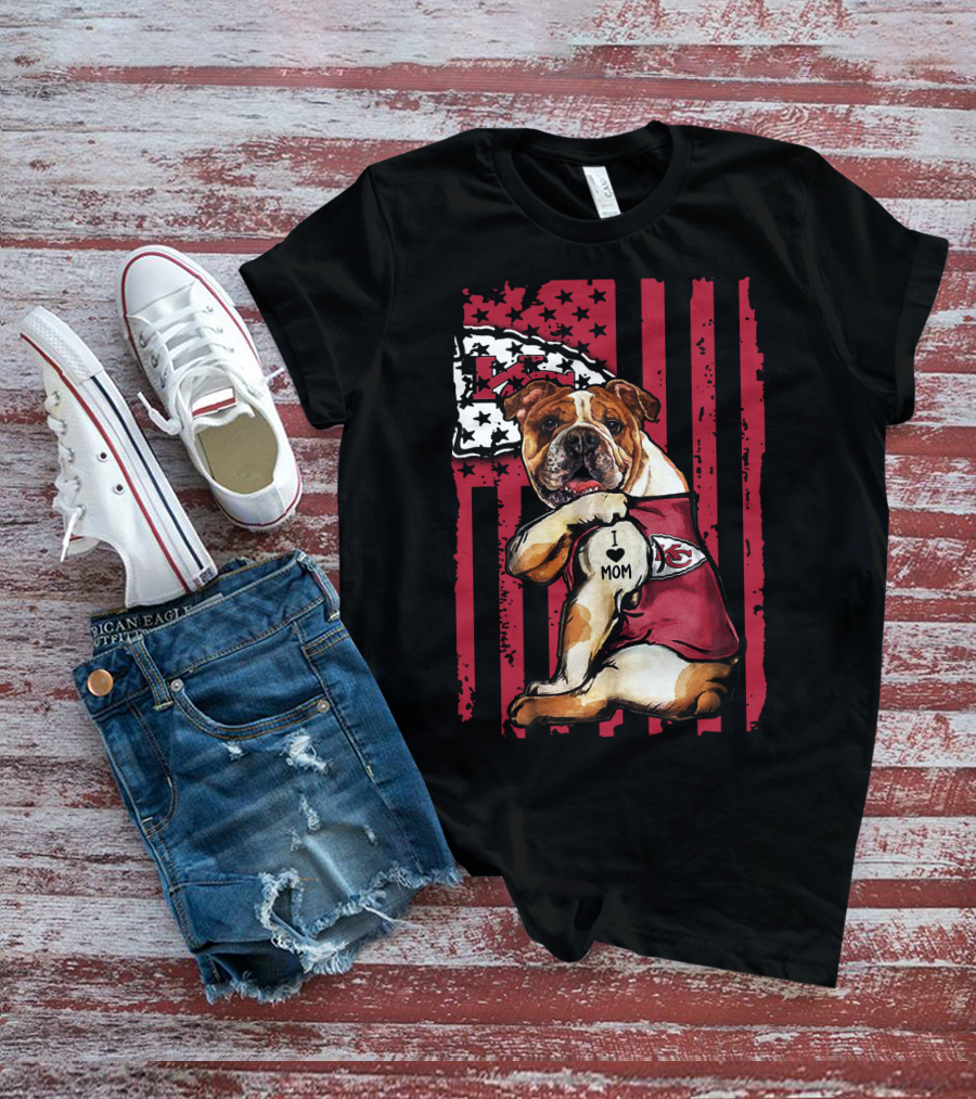 Bulldog I Love Mom Kansas City Chiefs American Flag T-Shirt