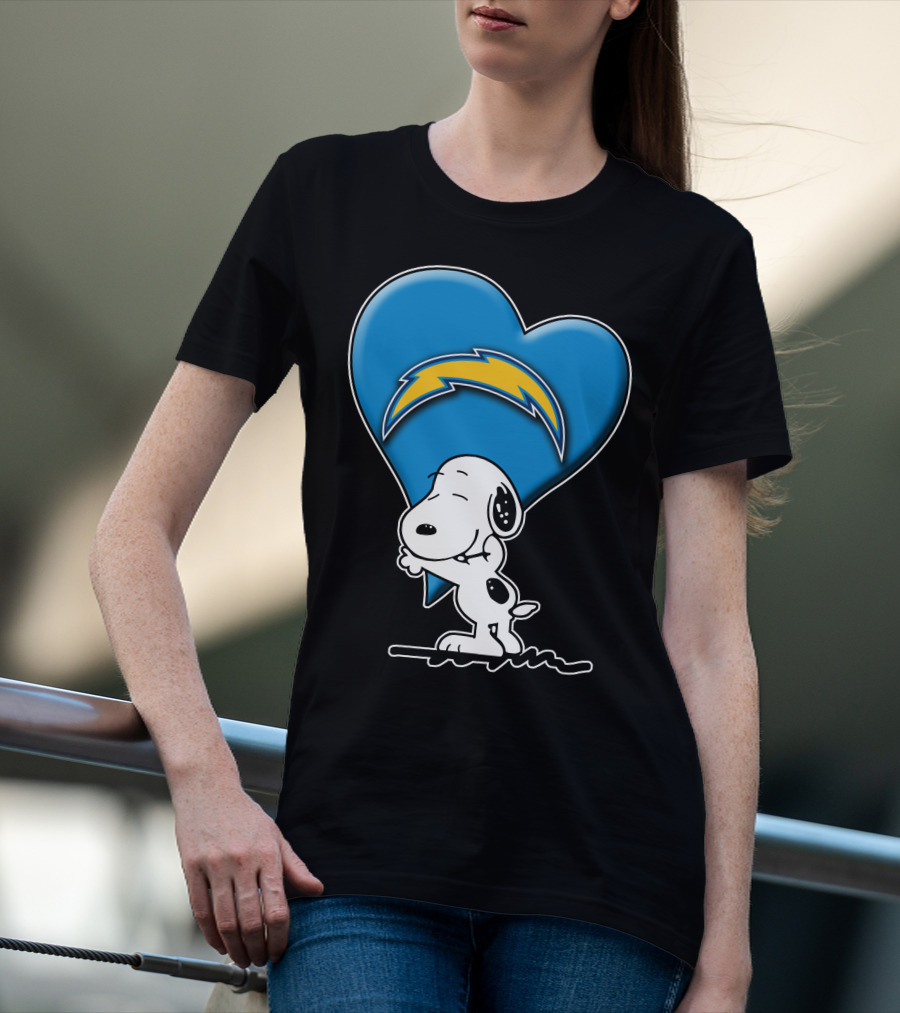 Snp V1 Los Angeles Chargers Snoopy Hugging Heart T-Shirt