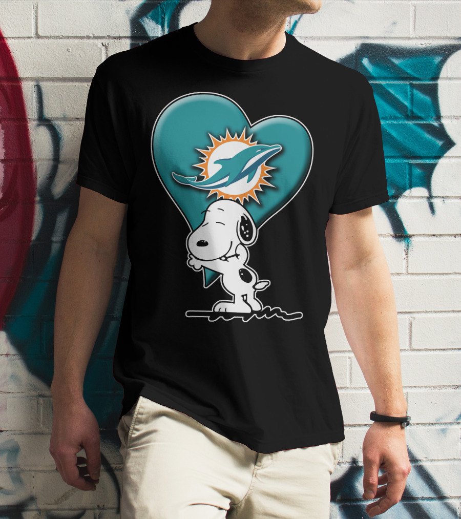 Snp V1 Snoopy Miami Dolphins Heart Hug T-Shirt
