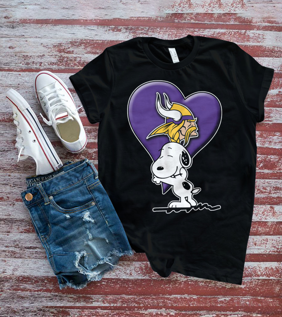 Snoopy Hugging Heart Minnesota Vikings T-Shirt