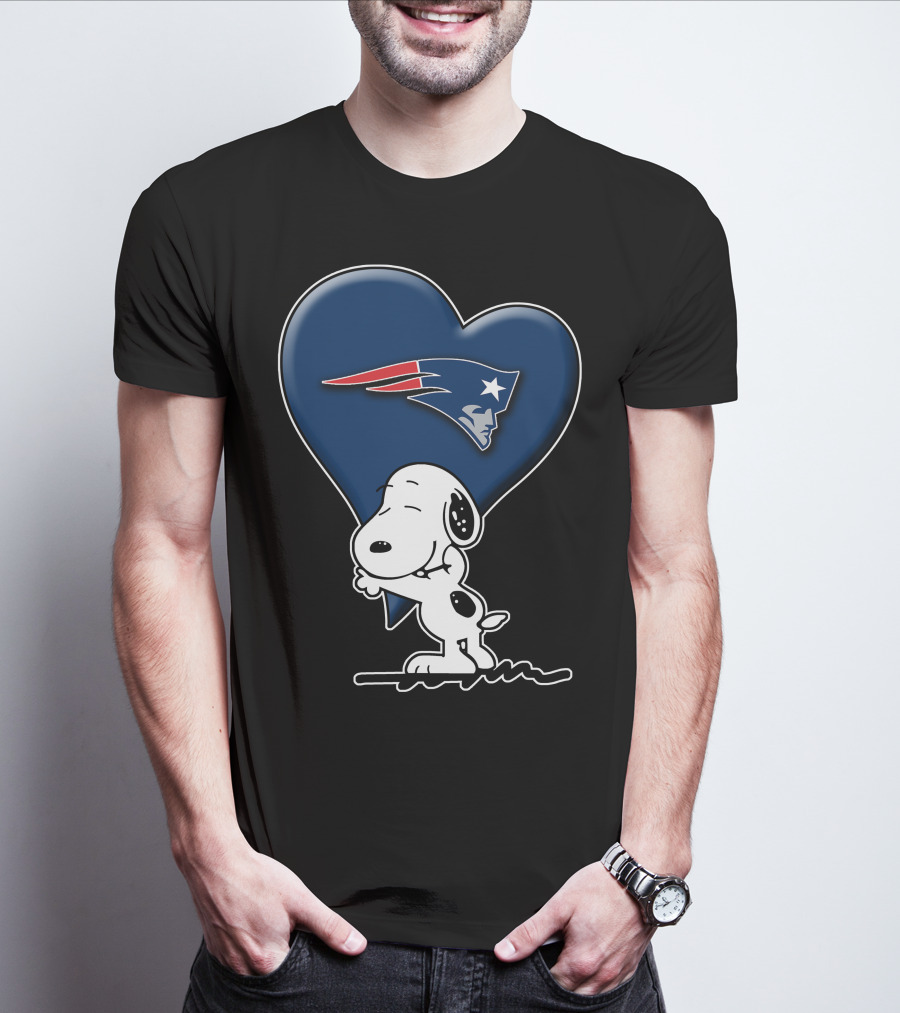 Snoopy Heart Hugging New England Patriots T-Shirt