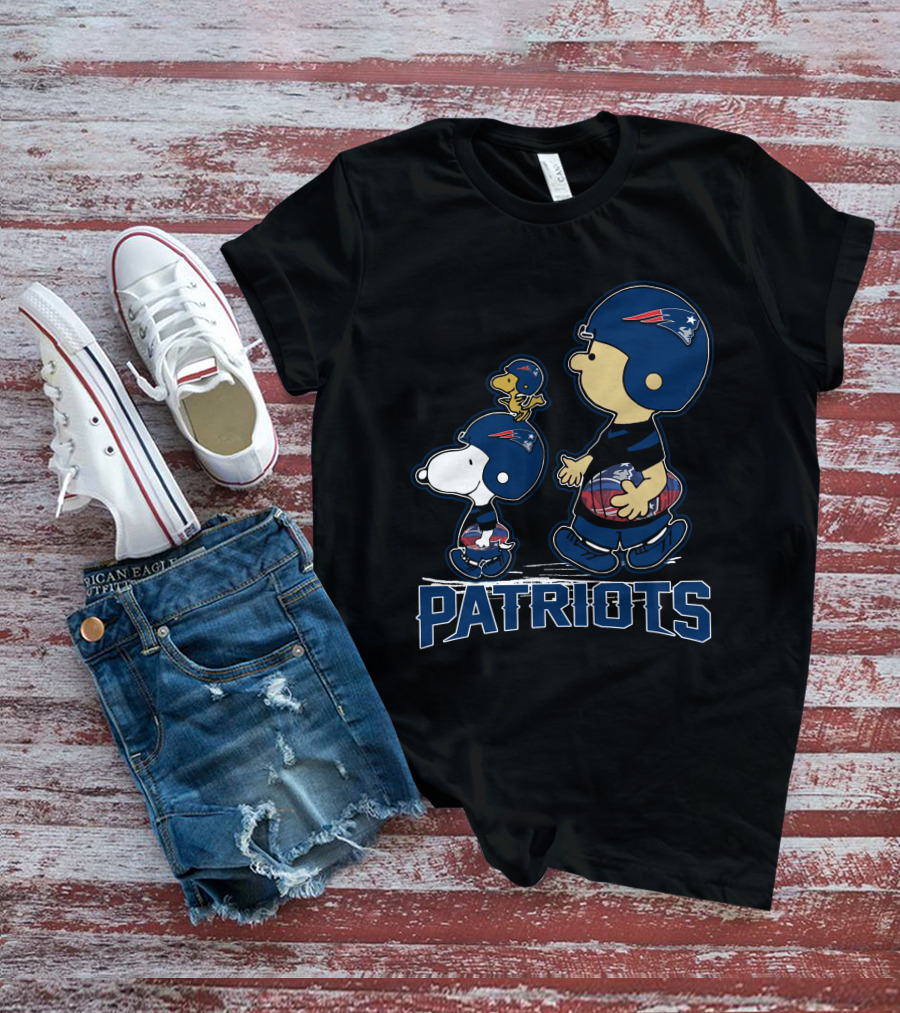 Snoopy Woodstock Charlie Brown Patriots Helmet New England Patriots T-Shirt