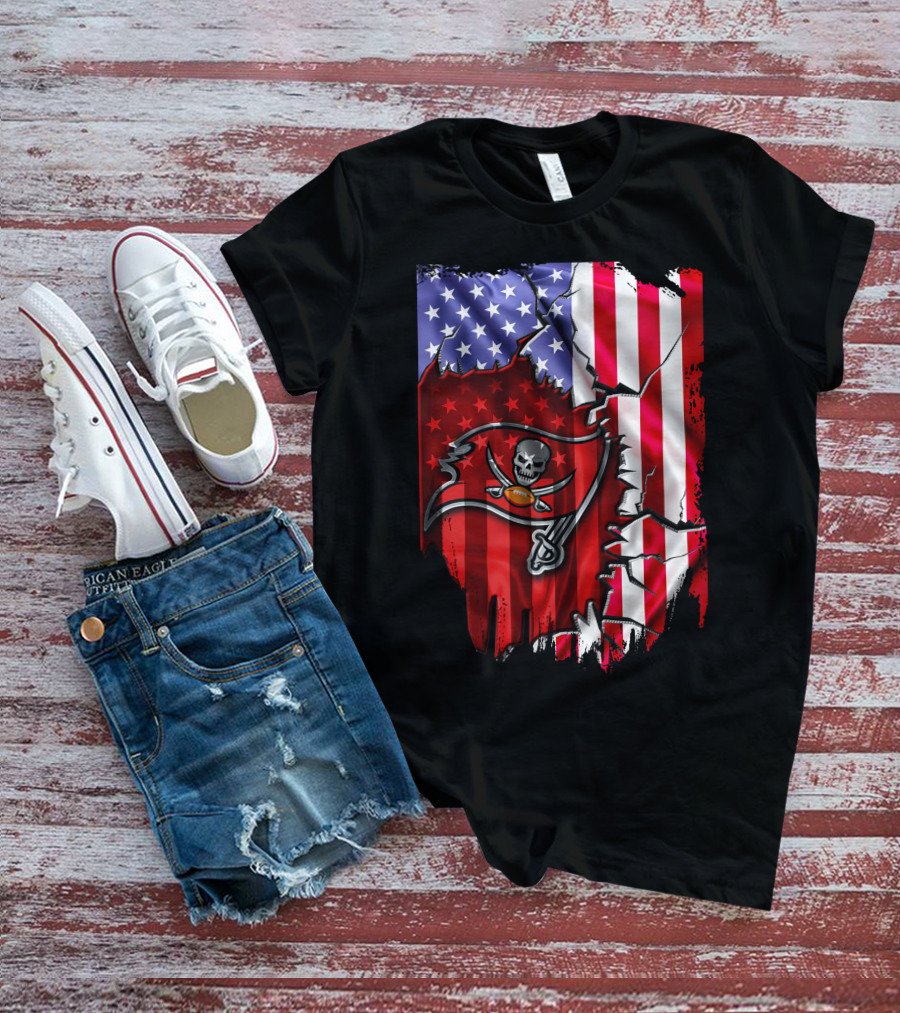 Flag V2 Tampa Bay Buccaneers American Flag Skull And Crossbones Football T-Shirt