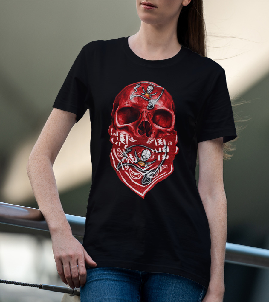 Skull V5 Tampa Bay Buccaneers Bandana Pirate Flag T-Shirt