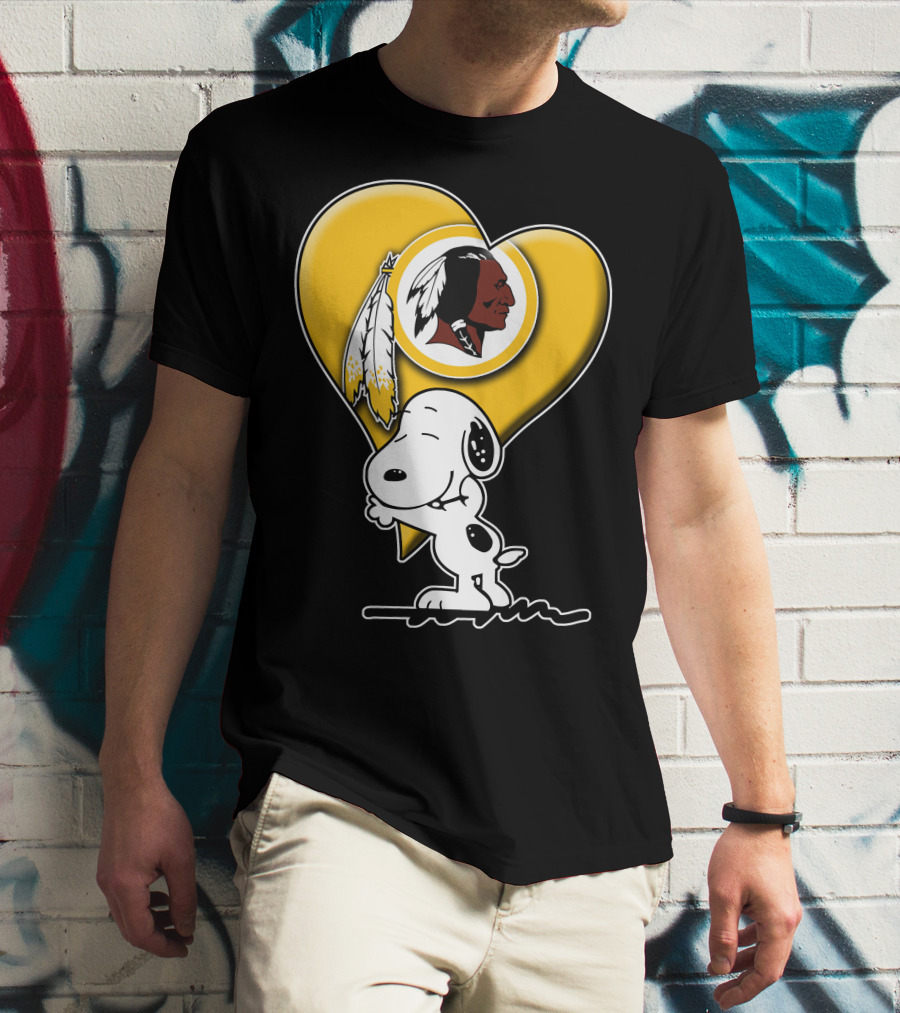 Snoopy Hugging Heart Washington Redskins T-Shirt
