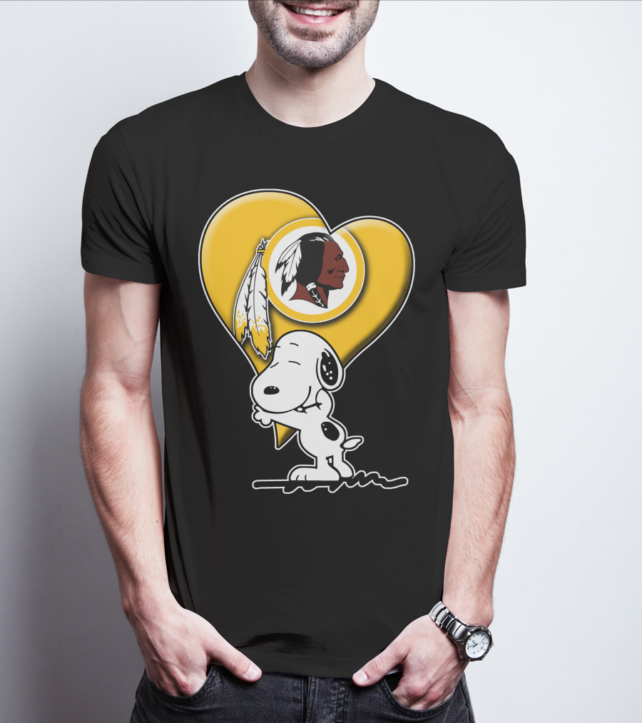 Snoopy Hugging Heart Washington Redskins T-Shirt