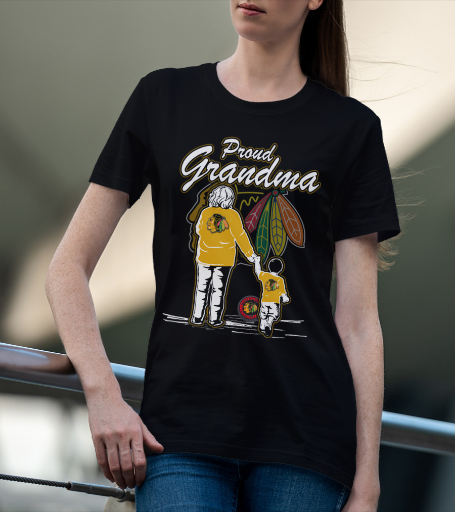 Proud Grandma Chicago Blackhawks Family Holding Hands T-Shirt
