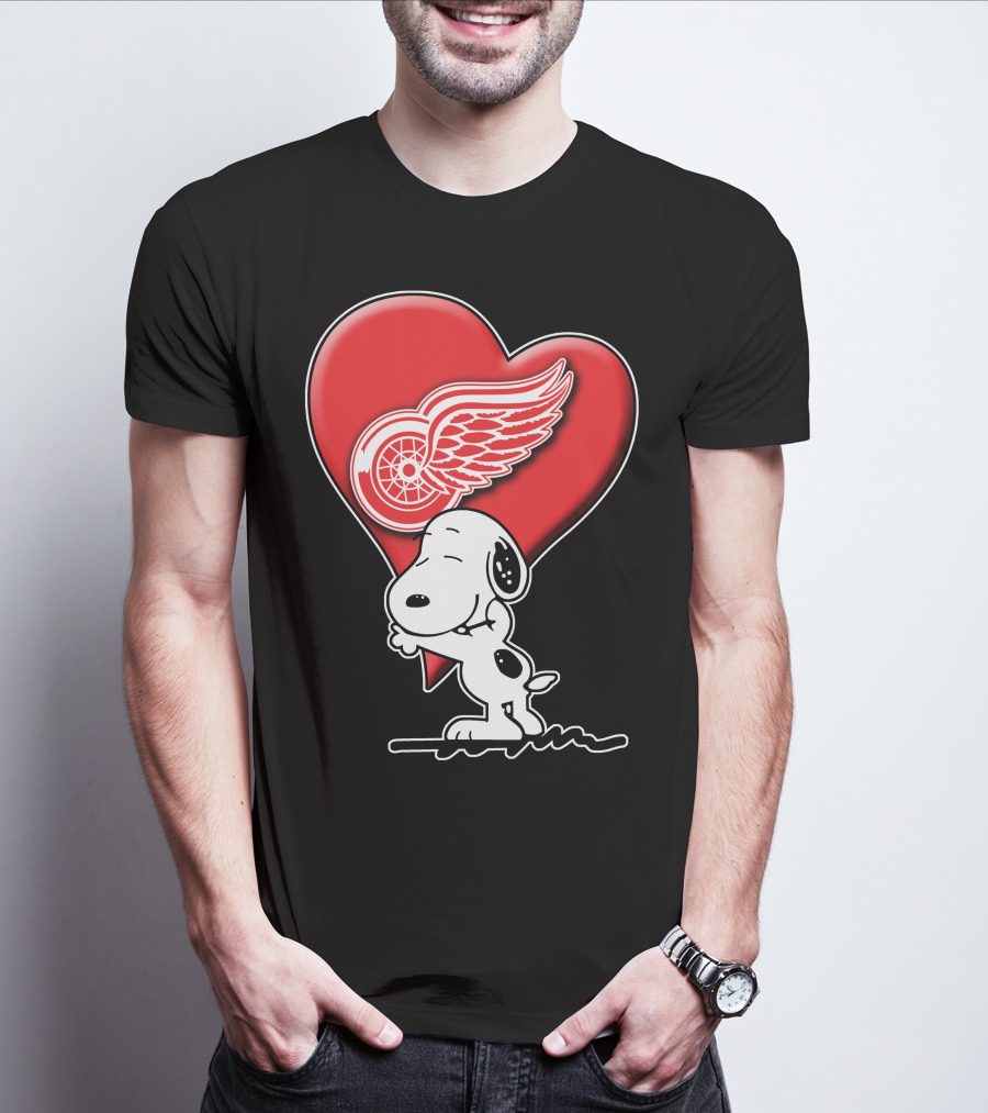 Snoopy Hugging Heart Detroit Red Wings T-Shirt