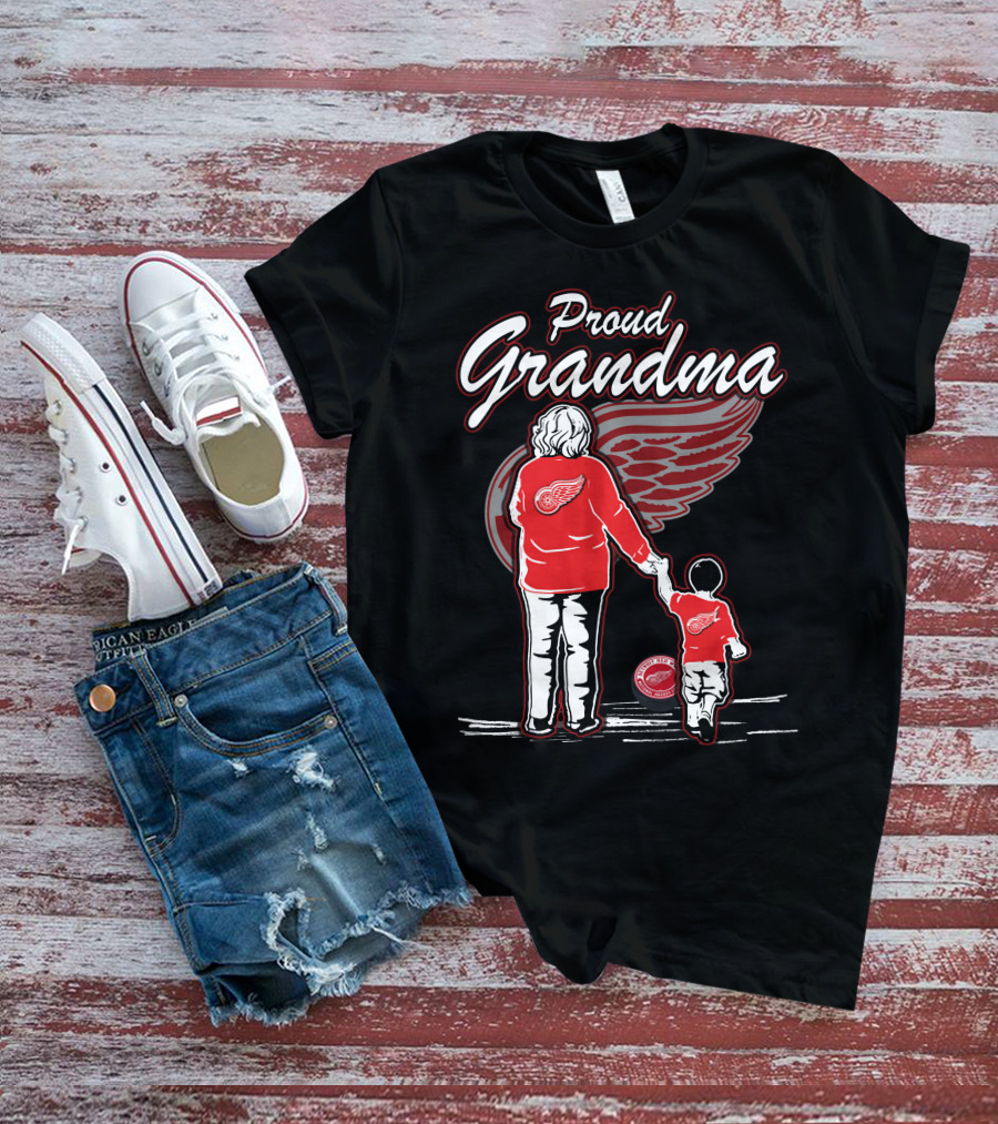 Proud Grandma Detroit Red Wings Family Bonding Winged Wheel Fans T-Shirt
