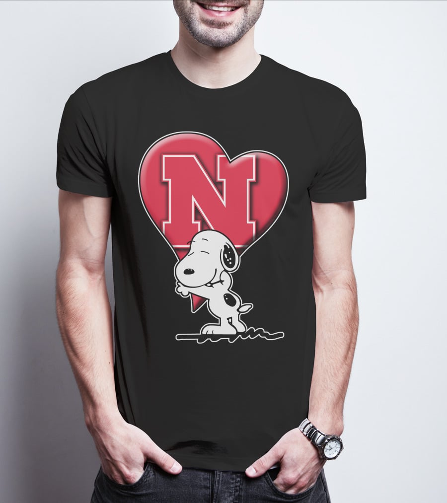 Snp V1 Nebraska Cornhuskers Snoopy Hugging Red Heart N T-Shirt
