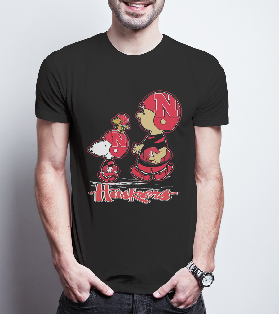 Snpfootball Nebraska Cornhuskers Huskers Charlie Brown Snoopy Woodstock Football Helmets T-Shirt