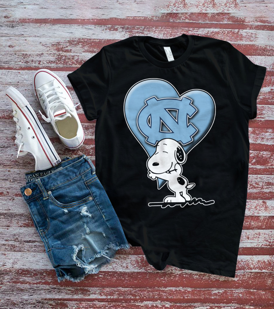 Snoopy Hugging North Carolina Tar Heels Logo Heart T-Shirt