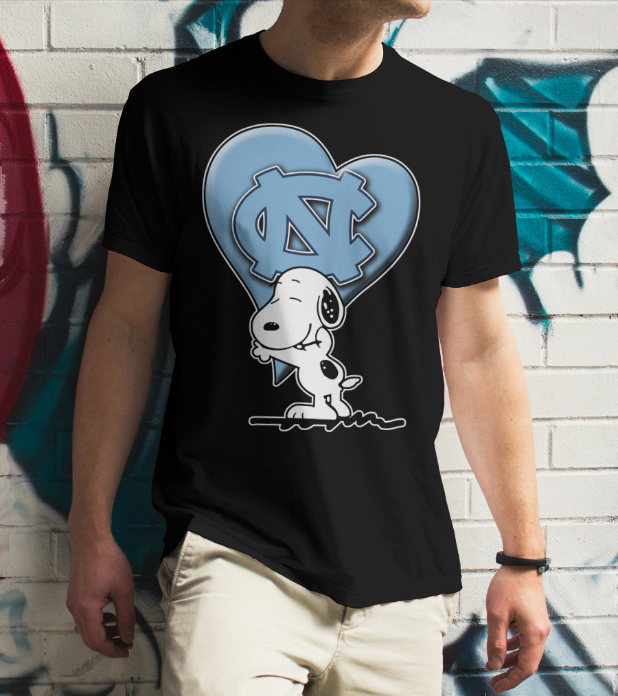 Snoopy Hugging North Carolina Tar Heels Logo Heart T-Shirt
