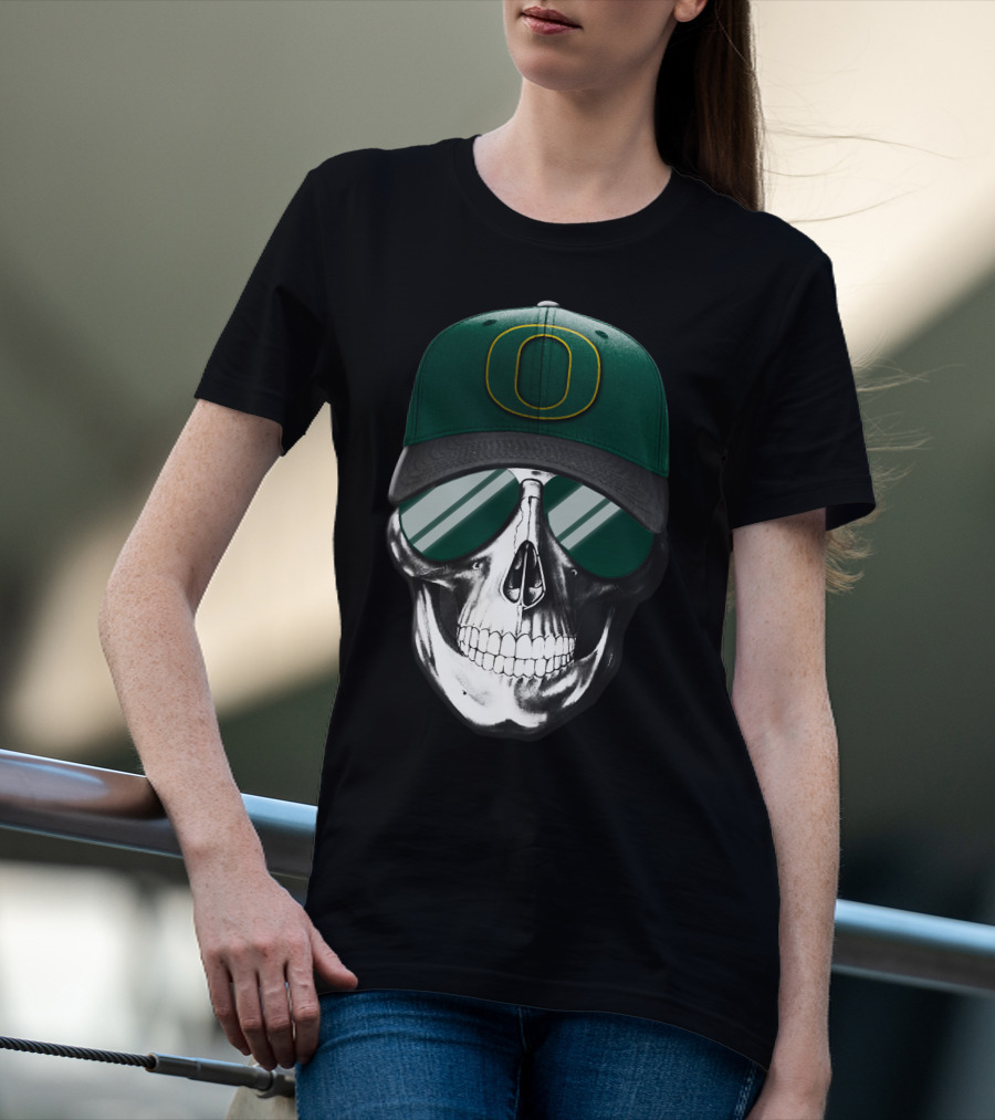 Oregon Ducks Skull With Green Hat And Reflective Glasses T-Shirt