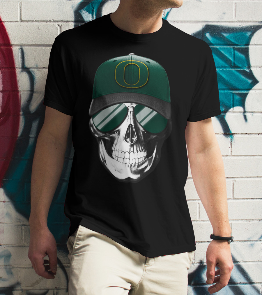 Oregon Ducks Skull With Green Hat And Reflective Glasses T-Shirt