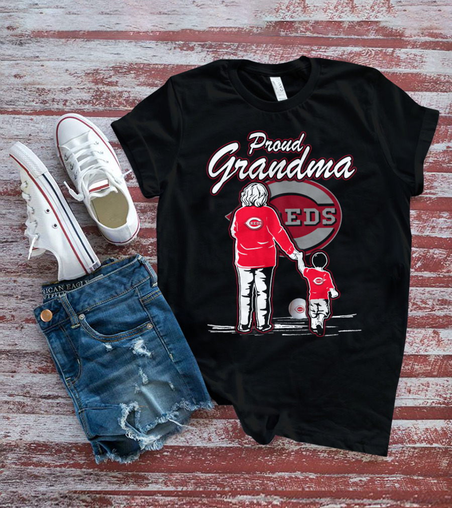 Proud Grandma Cincinnati Reds Family Baseball Fans T-Shirt