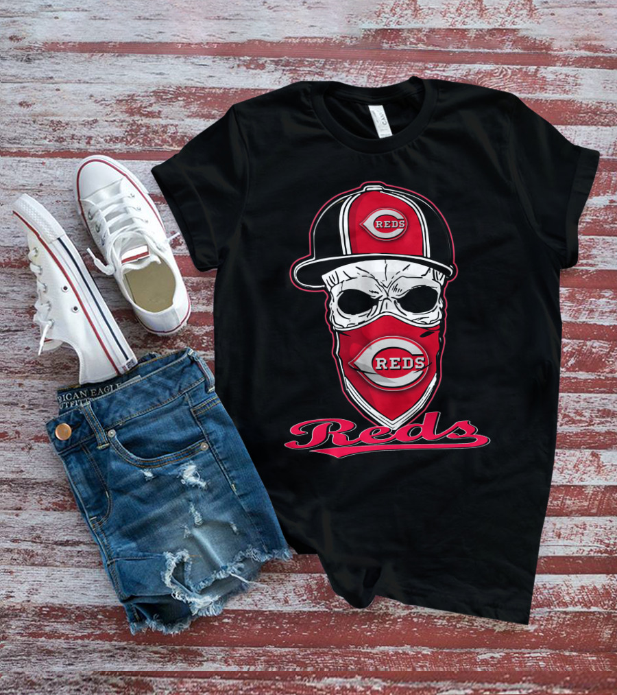 Reds Skull Hat Cincinnati Reds T-Shirt