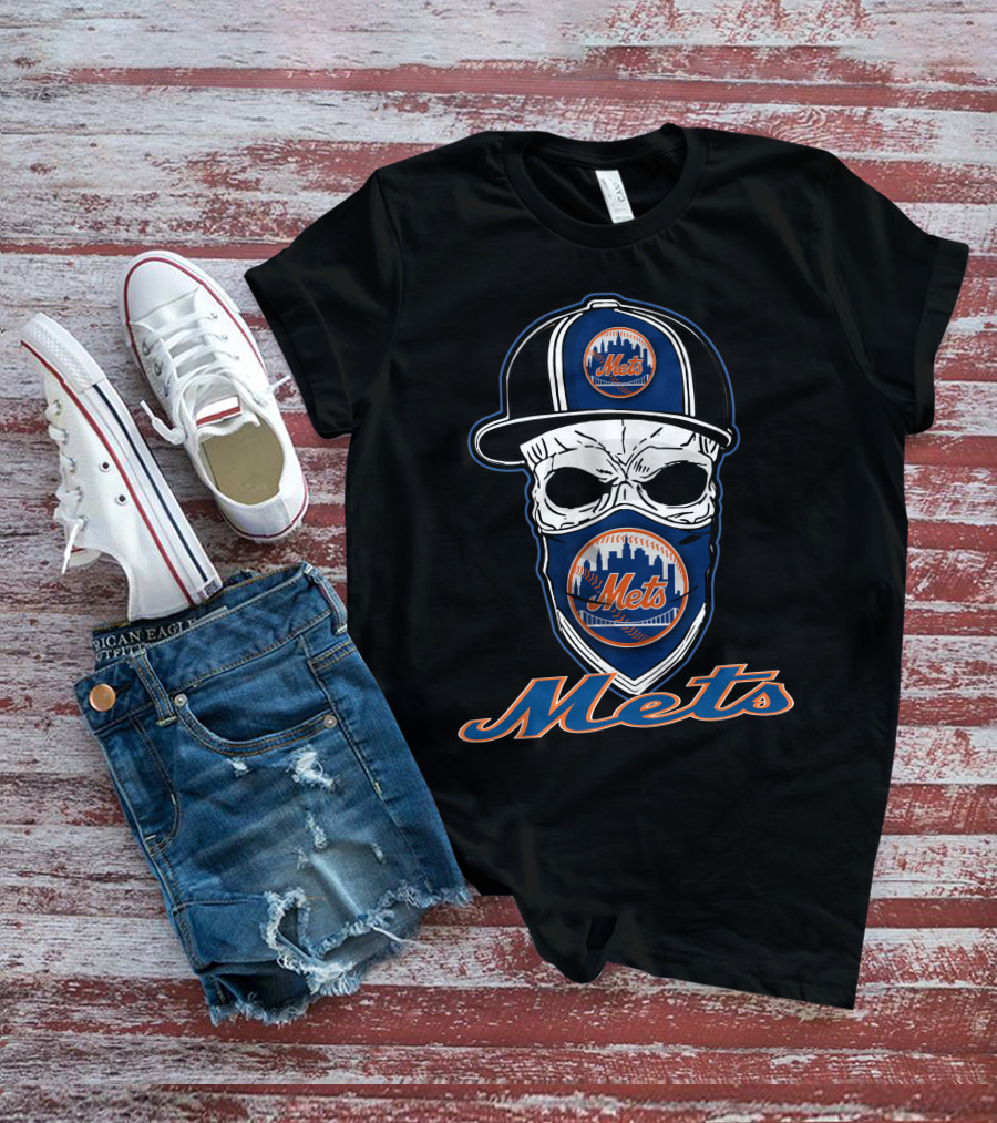 Skull Mets Hat With New York Mets T-Shirt
