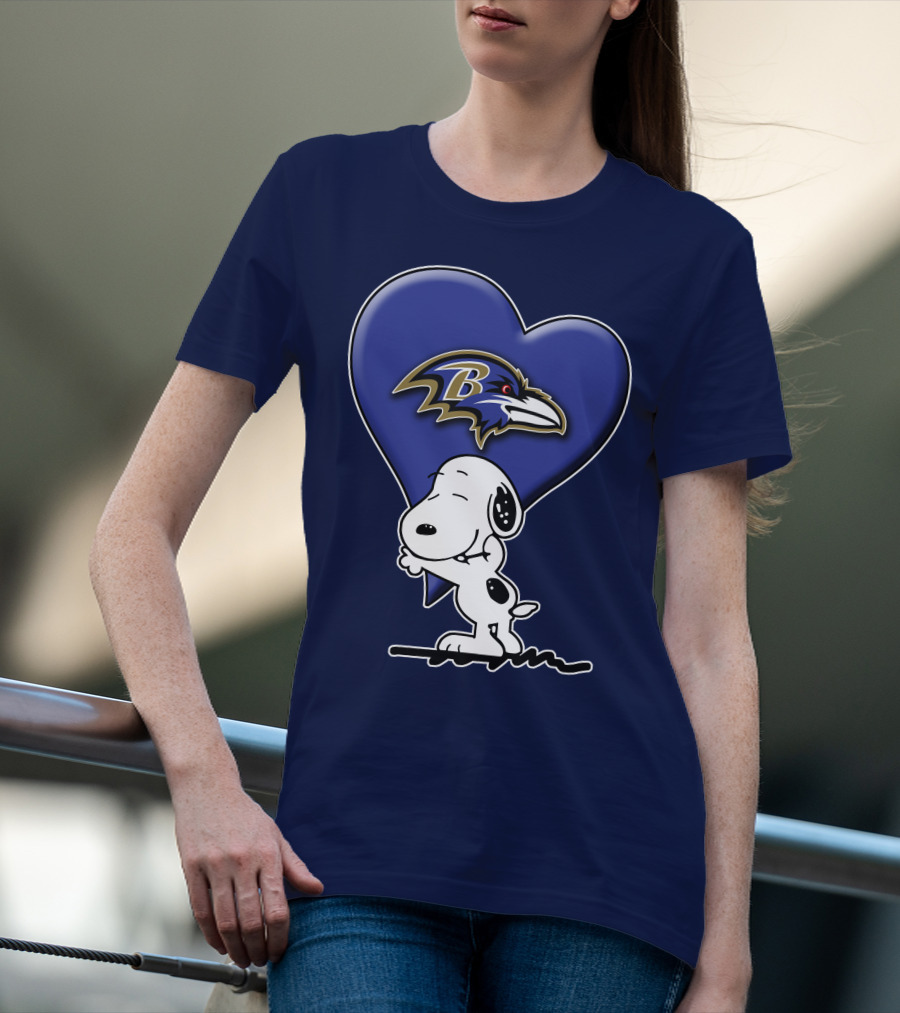 Snp V1 Baltimore Ravens Heart And Snoopy Hug T-Shirt