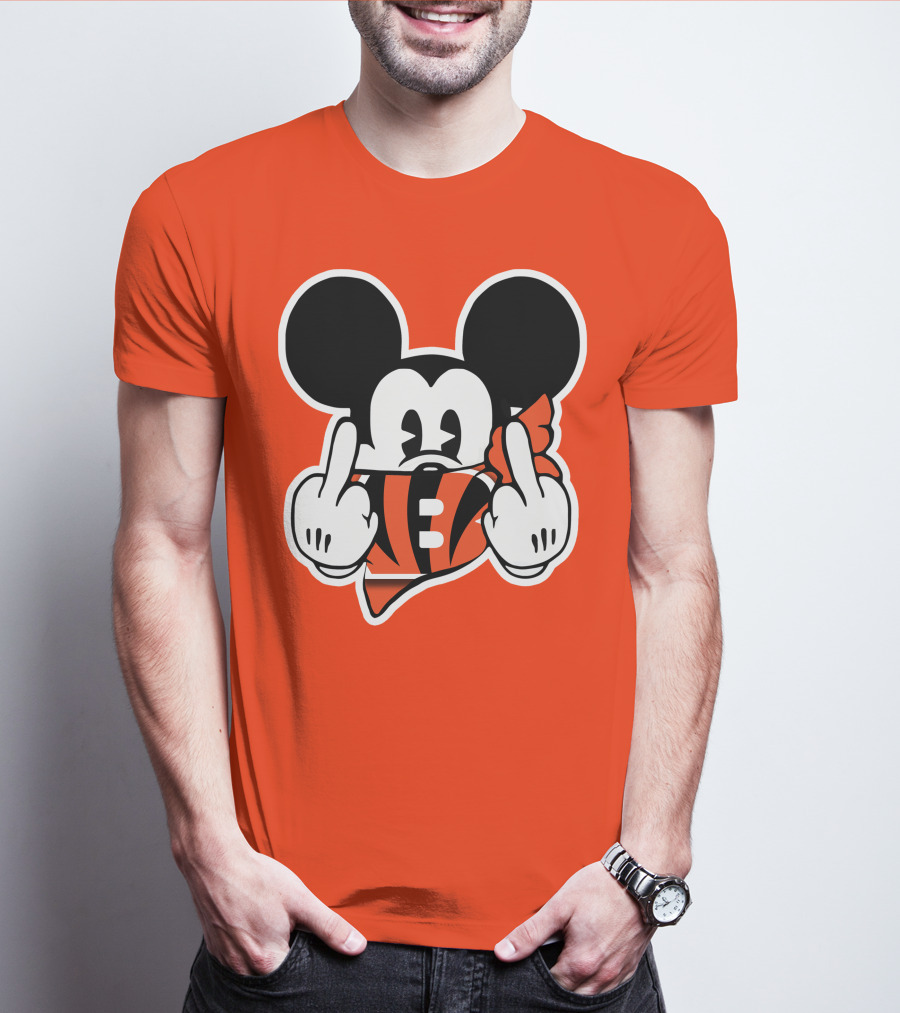 Cincinnati Bengals 29 Mickey Mouse Football Fan Gesture T-Shirt