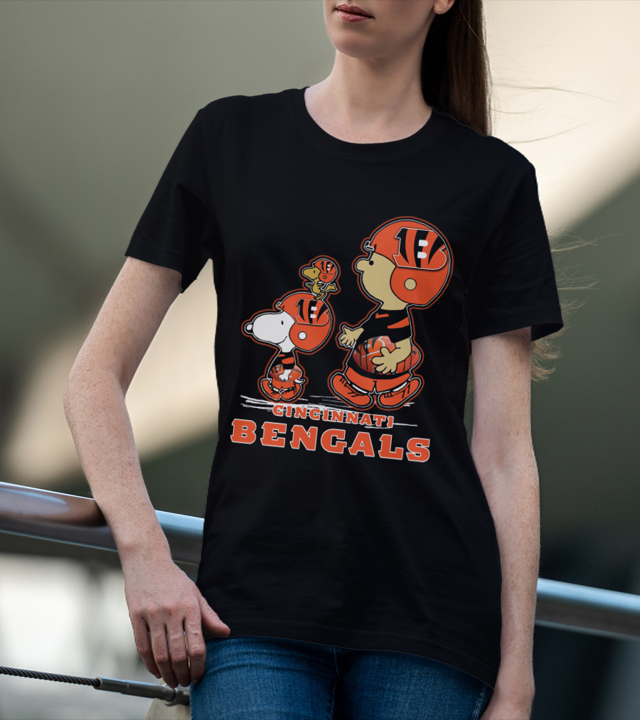CINCINNATI BENGALS PEANUTS FOOTBALL CHARACTERS T-Shirt