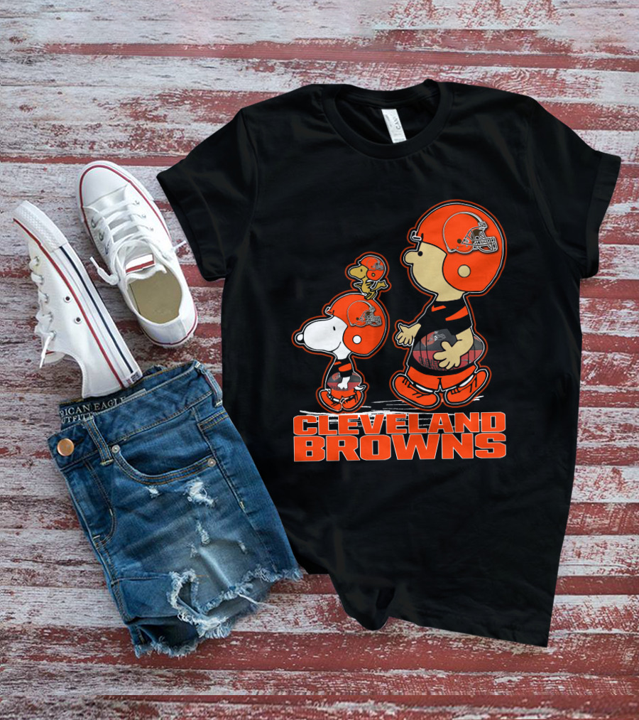 Snpfootball CLEVELAND BROWNS Peanuts Characters Football Helmets T-Shirt