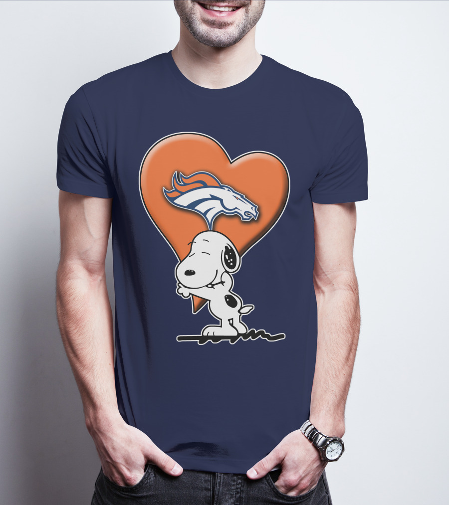 Snp V1 Denver Broncos Snoopy Hugging Heart T-Shirt
