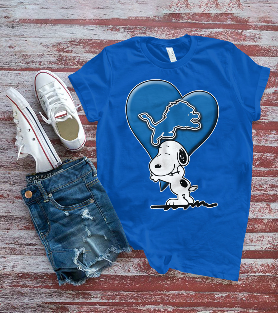 Snp DETROIT LIONS Blue Heart Snoopy Hugging Lion T-Shirt