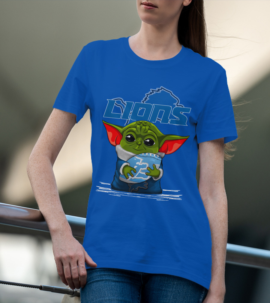 Yoda Holding Football DETROIT LIONS T-Shirt