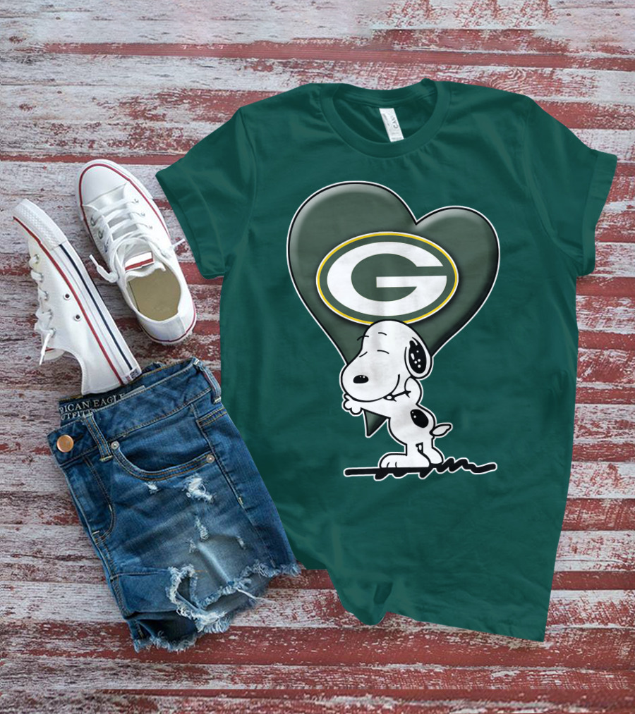 Snoopy Hugging Heart With Green Bay Packers T-Shirt