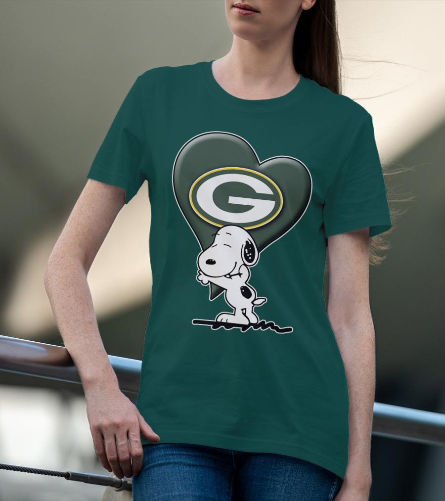 Snoopy Hugging Heart With Green Bay Packers T-Shirt