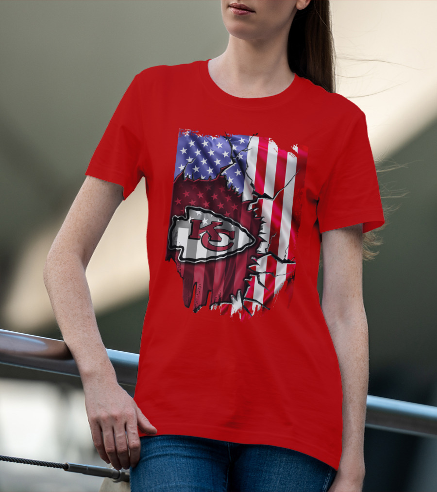 Kansas City Chiefs Logo With American Flag Background T-Shirt
