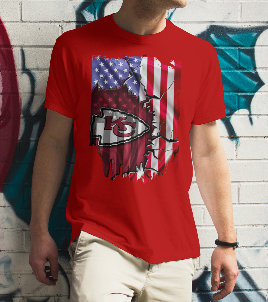 Kansas City Chiefs Logo With American Flag Background T-Shirt