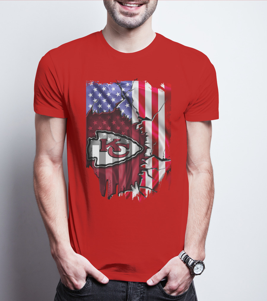 Kansas City Chiefs Logo With American Flag Background T-Shirt