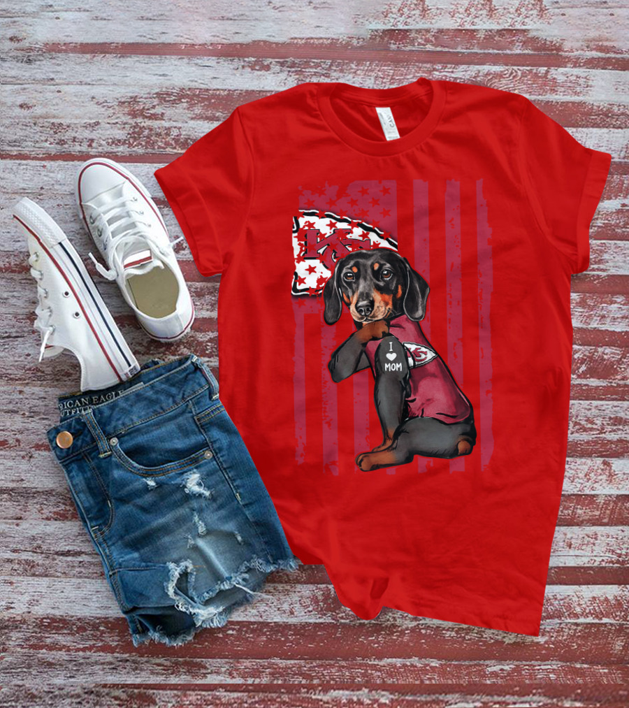 Dachshund I Love Mom Kansas City Chiefs Fan Flag T-Shirt