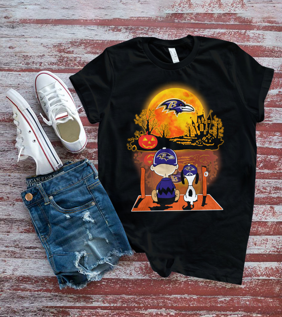 Baltimore Ravens Snoopy And Charlie Brown Halloween Moon Pumpkin Scene T-Shirt