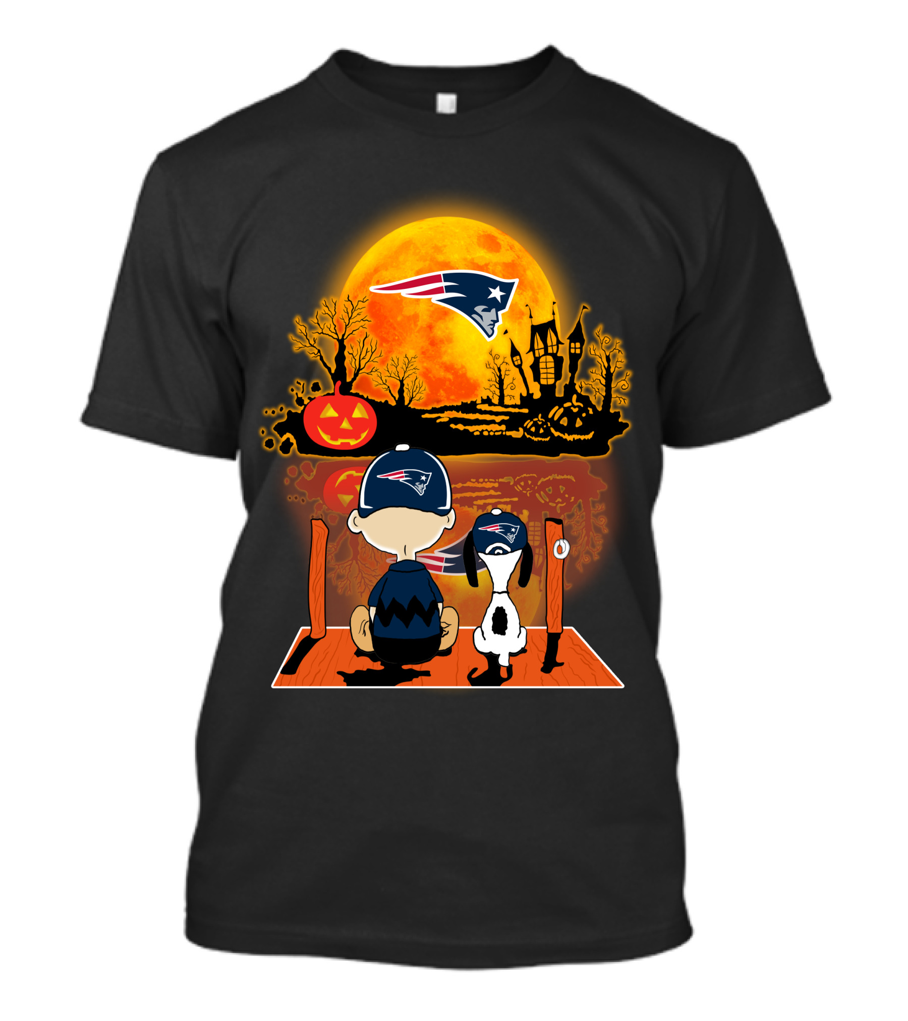New England Patriots Snoopy And Charlie Brown Halloween Pumpkin Night Scene T-Shirt