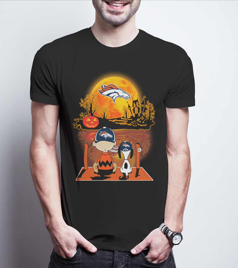 Denver Broncos Snoopy And Charlie Brown Halloween Pumpkin Moon Scene T-Shirt