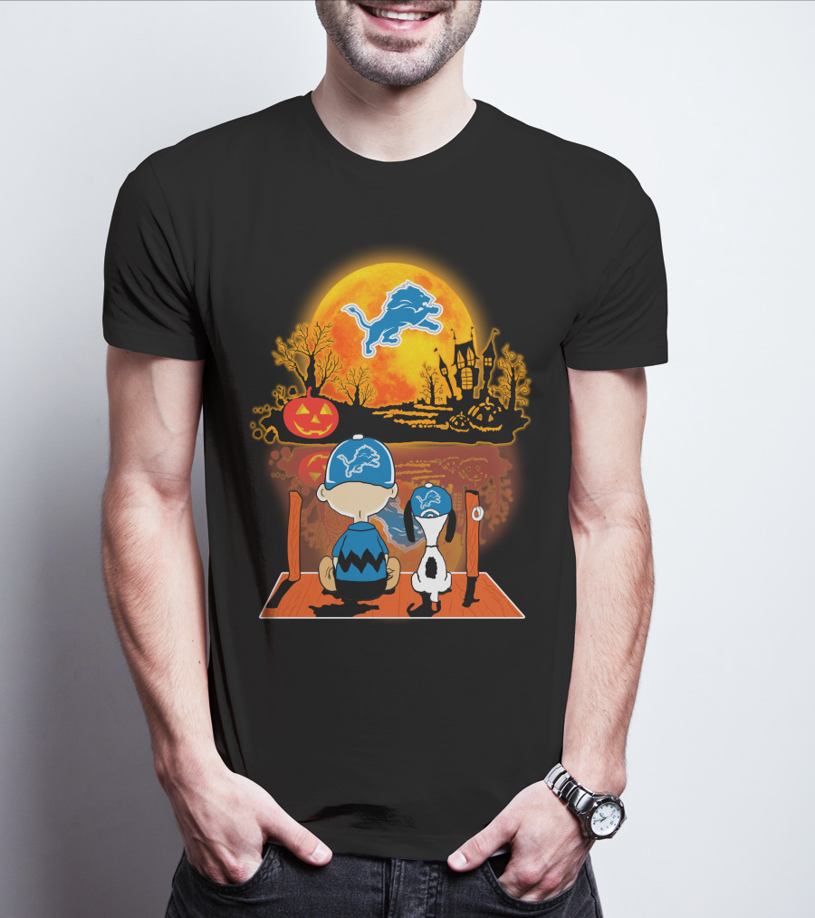 Detroit Lions Snoopy Charlie Brown Halloween Pumpkin Moon Scene T-Shirt