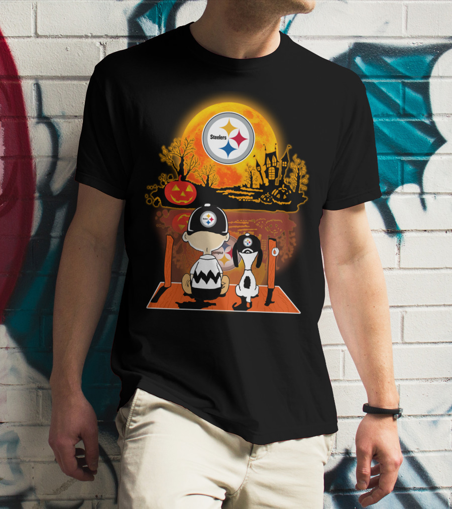 Pittsburgh Steelers Snoopy Charlie Brown Halloween Pumpkin Moon House T-Shirt
