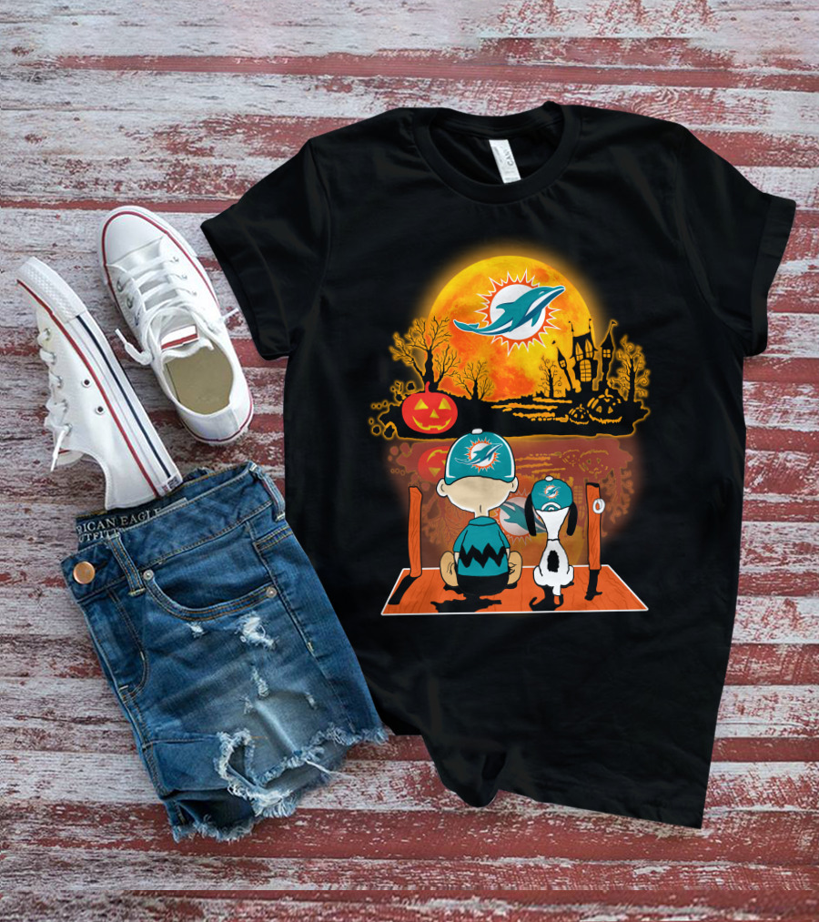 Miami Dolphins Snoopy And Charlie Brown Halloween Pumpkin Moon T-Shirt