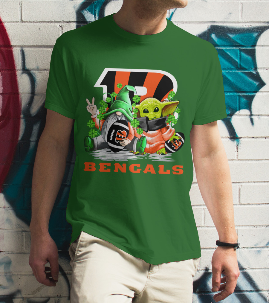 Cincinnati Bengals St. Patrick's Day Gnome And Baby Yoda Football T-Shirt