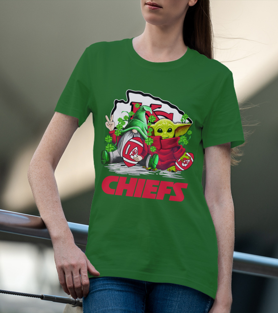 Kansas City Chiefs St. Patrick's Day Football Gnome And Baby Alien T-Shirt