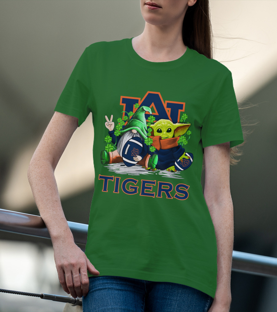 Auburn Tigers St. Patrick’s Day Football Gnome And Yoda Fan T-Shirt