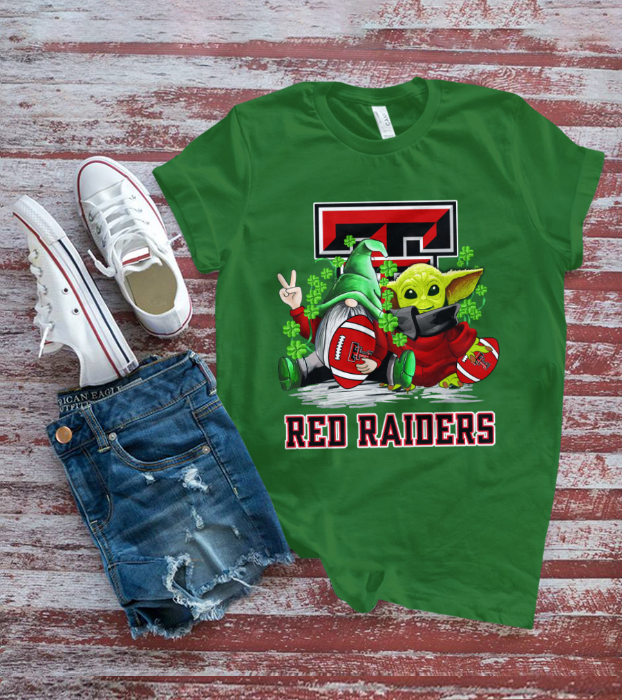 Texas Tech Red Raiders St. Patrick’s Day Football Gnome And Baby Alien With Shamrocks T-Shirt