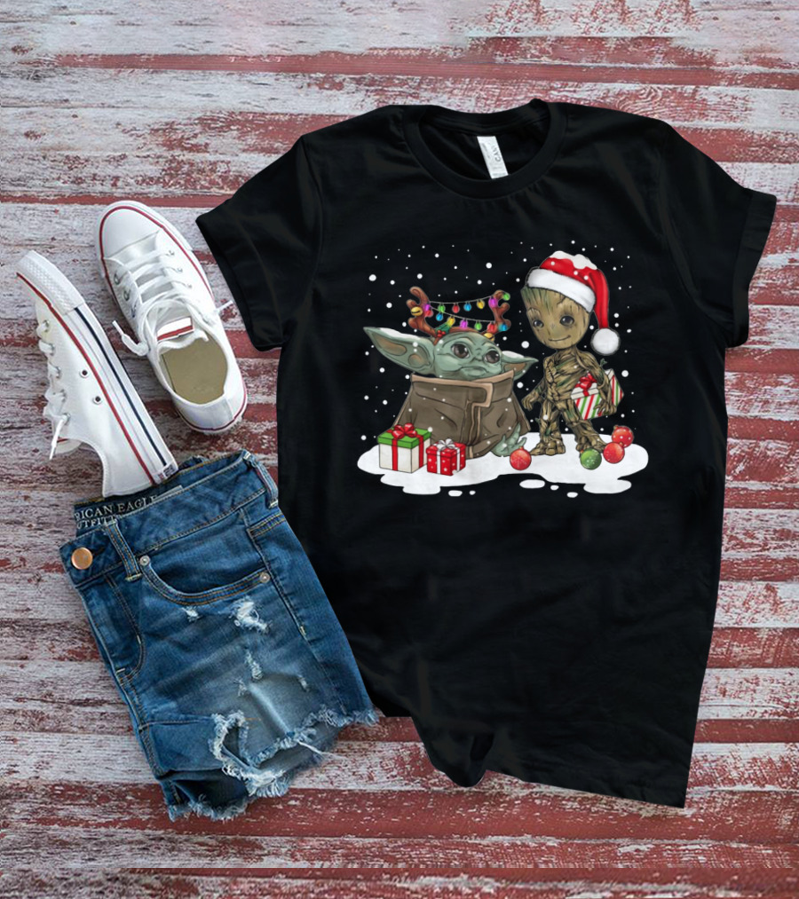 Baby Groot And Baby Yoda Christmas Santa Hat Gift Exchange T-Shirt