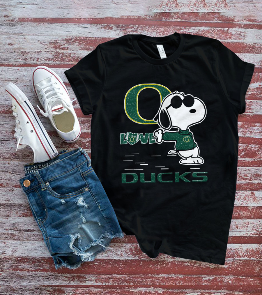 Snoopy Love Oregon Ducks Fan With Glitter Green O T-Shirt