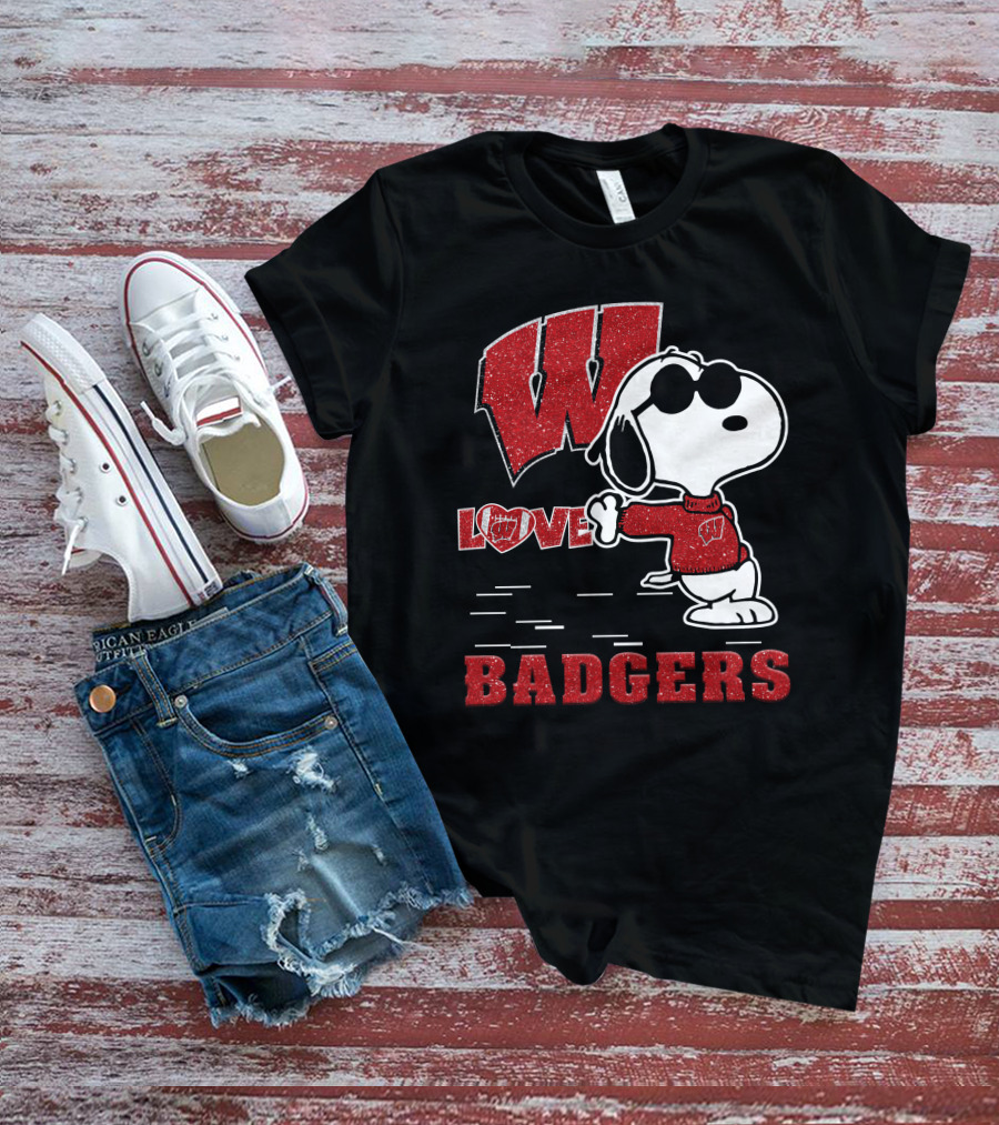 Snoopy Wisconsin Badgers Love T-Shirt