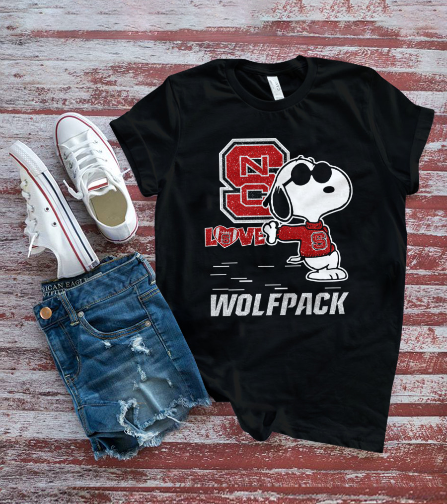 Snoopy NC State Wolfpack Love With Sunglasses T-Shirt